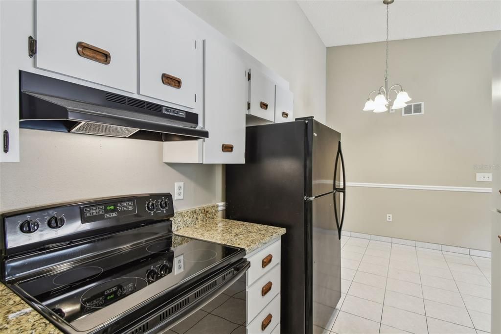 Active With Contract: $189,900 (2 beds, 2 baths, 1070 Square Feet)