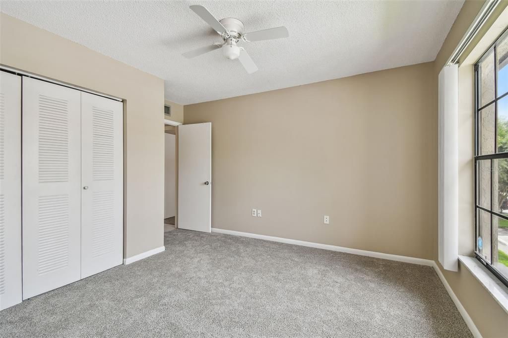 Active With Contract: $189,900 (2 beds, 2 baths, 1070 Square Feet)
