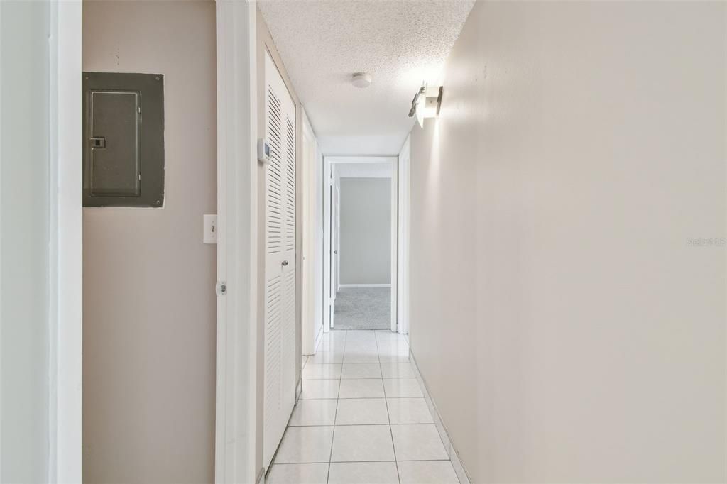 Active With Contract: $189,900 (2 beds, 2 baths, 1070 Square Feet)