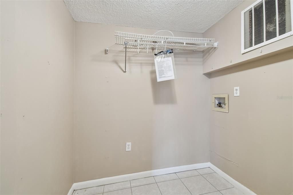 Active With Contract: $189,900 (2 beds, 2 baths, 1070 Square Feet)