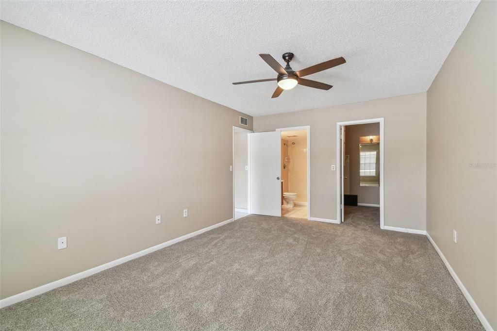 Active With Contract: $189,900 (2 beds, 2 baths, 1070 Square Feet)