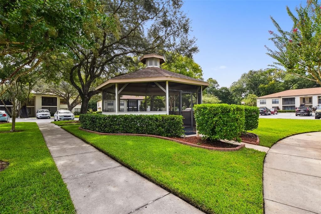 Active With Contract: $189,900 (2 beds, 2 baths, 1070 Square Feet)