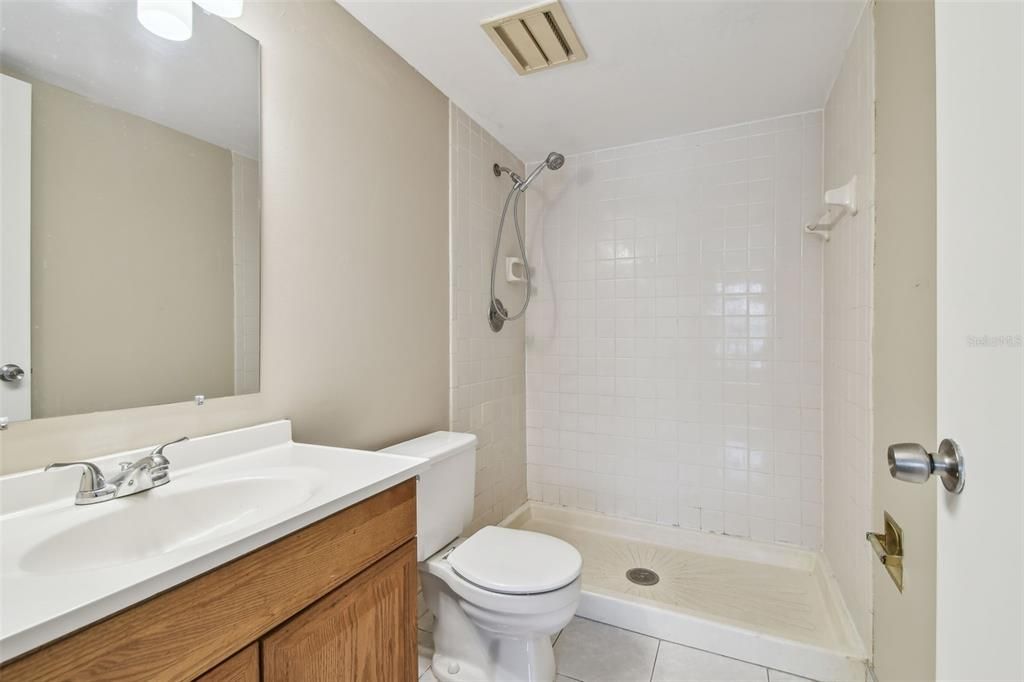 Active With Contract: $189,900 (2 beds, 2 baths, 1070 Square Feet)