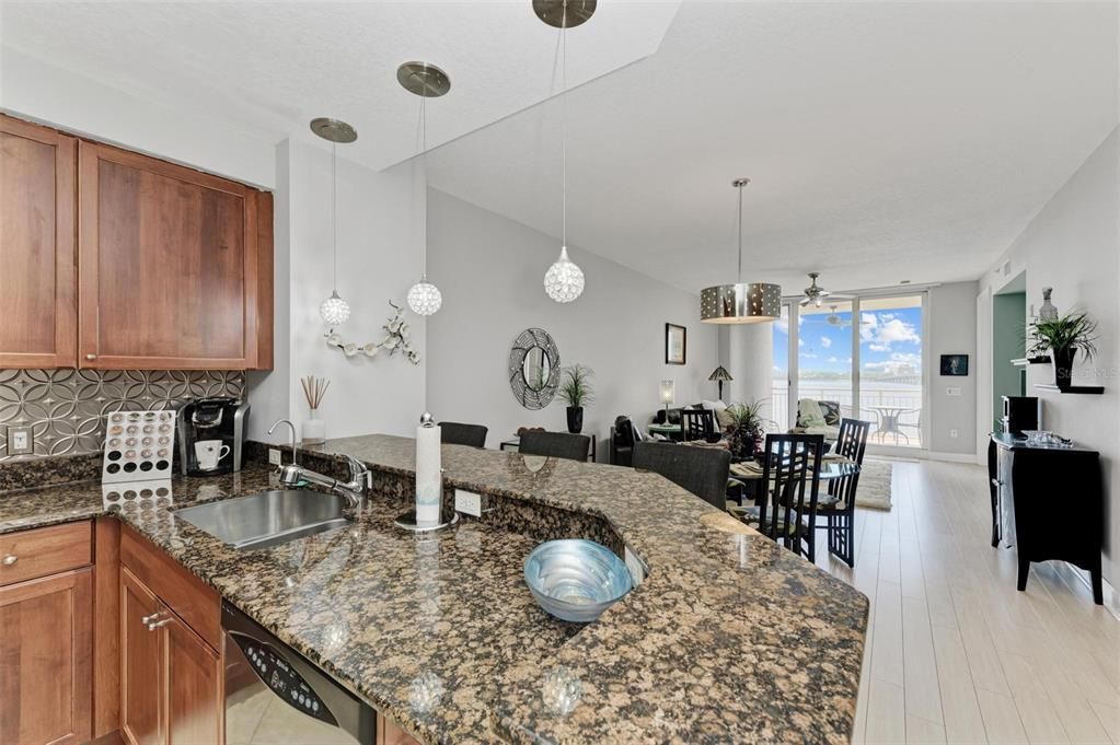 For Rent: $2,750 (2 beds, 2 baths, 1696 Square Feet)