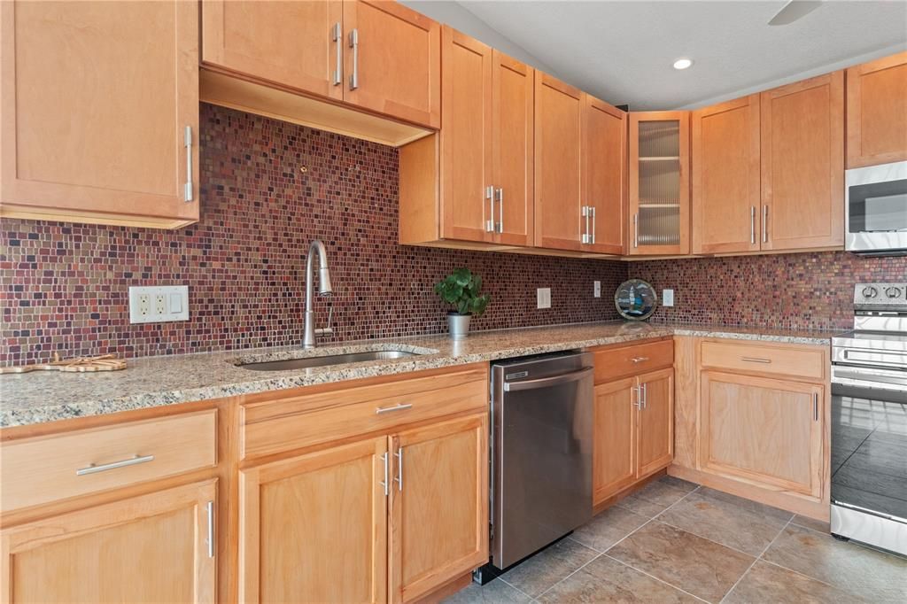 Active With Contract: $575,000 (3 beds, 2 baths, 1638 Square Feet)