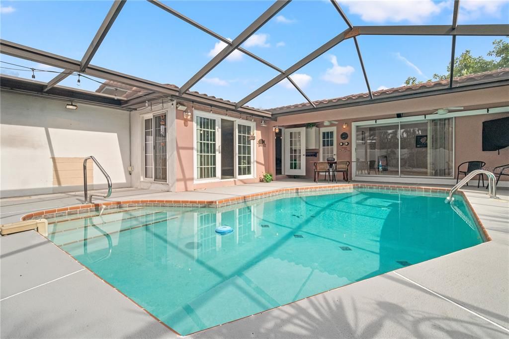 Active With Contract: $575,000 (3 beds, 2 baths, 1638 Square Feet)