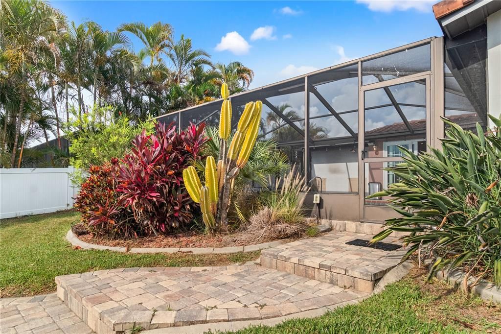 Active With Contract: $575,000 (3 beds, 2 baths, 1638 Square Feet)