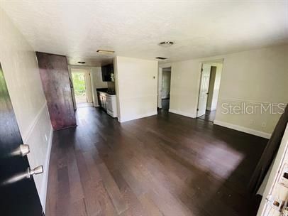 For Rent: $1,100 (2 beds, 1 baths, 672 Square Feet)
