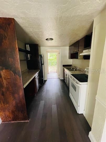 For Rent: $1,100 (2 beds, 1 baths, 672 Square Feet)