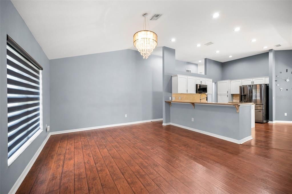 Activo con contrato: $814,900 (4 camas, 3 baños, 2396 Pies cuadrados)