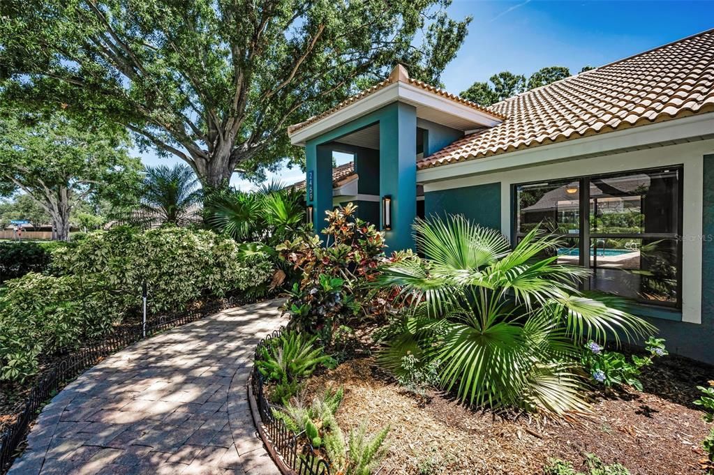 Activo con contrato: $814,900 (4 camas, 3 baños, 2396 Pies cuadrados)