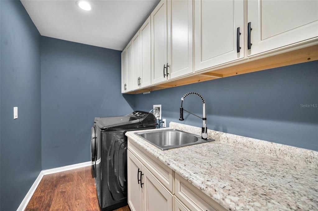 Activo con contrato: $814,900 (4 camas, 3 baños, 2396 Pies cuadrados)