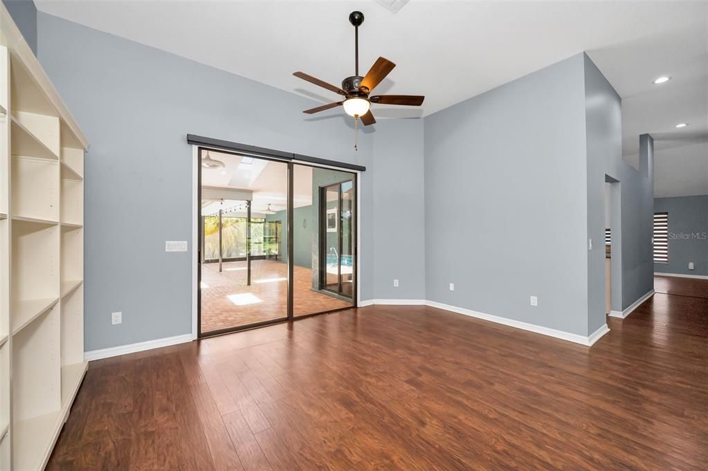 Activo con contrato: $814,900 (4 camas, 3 baños, 2396 Pies cuadrados)