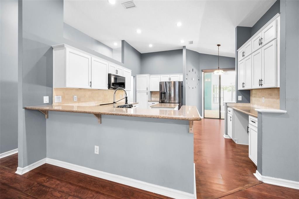 Activo con contrato: $814,900 (4 camas, 3 baños, 2396 Pies cuadrados)