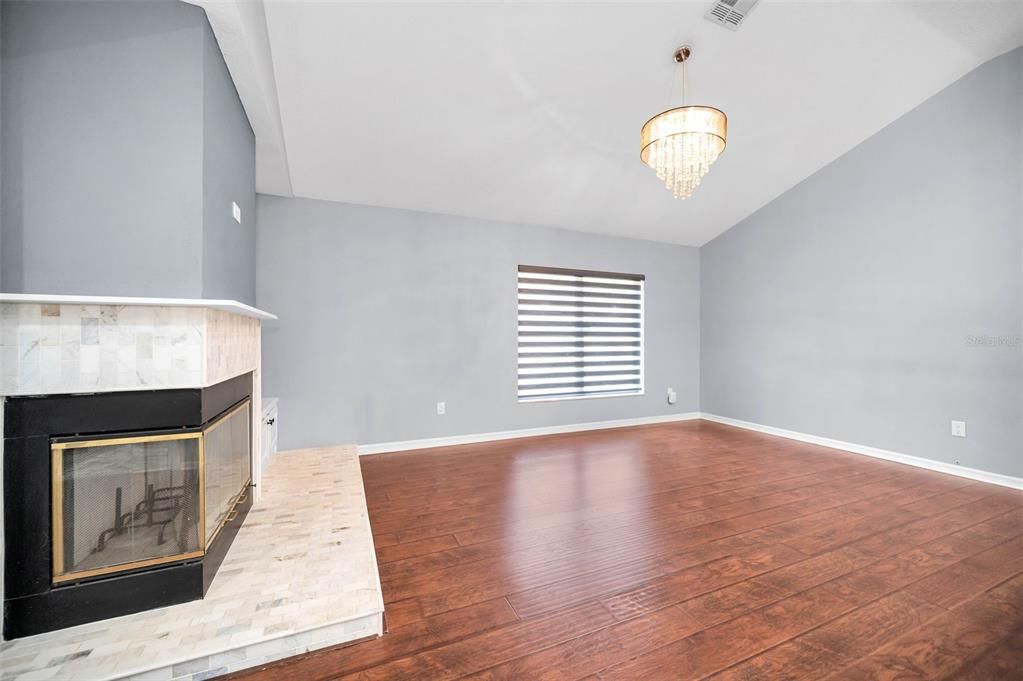 Activo con contrato: $814,900 (4 camas, 3 baños, 2396 Pies cuadrados)