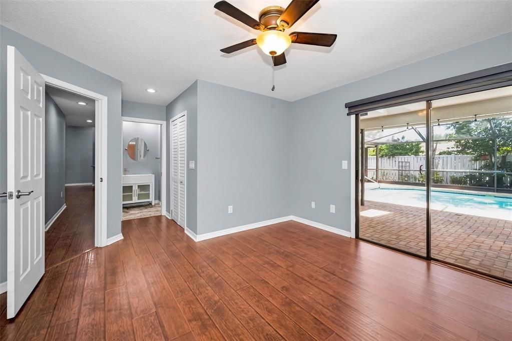 Activo con contrato: $814,900 (4 camas, 3 baños, 2396 Pies cuadrados)