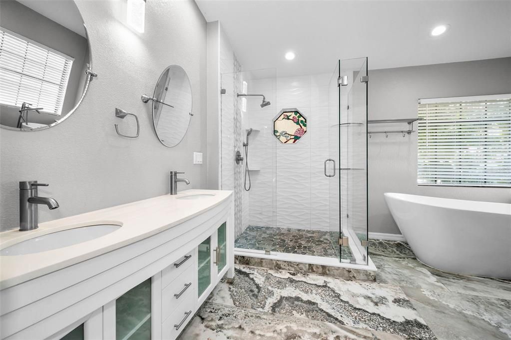 Activo con contrato: $814,900 (4 camas, 3 baños, 2396 Pies cuadrados)