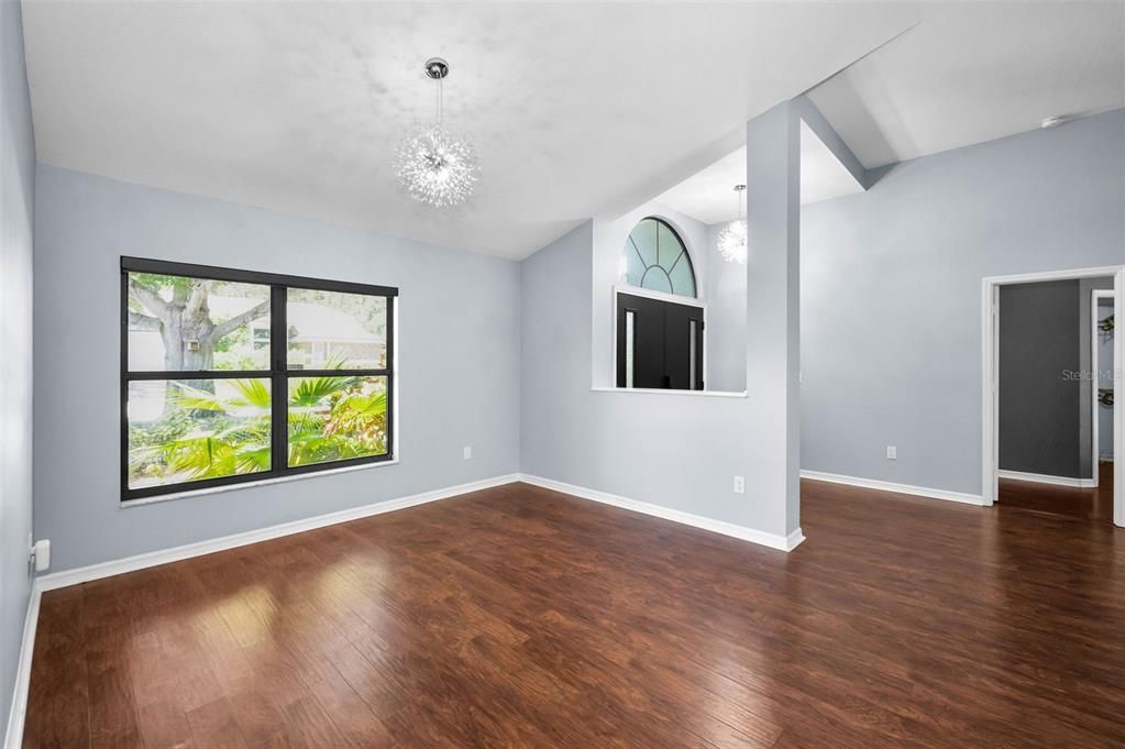 Activo con contrato: $814,900 (4 camas, 3 baños, 2396 Pies cuadrados)