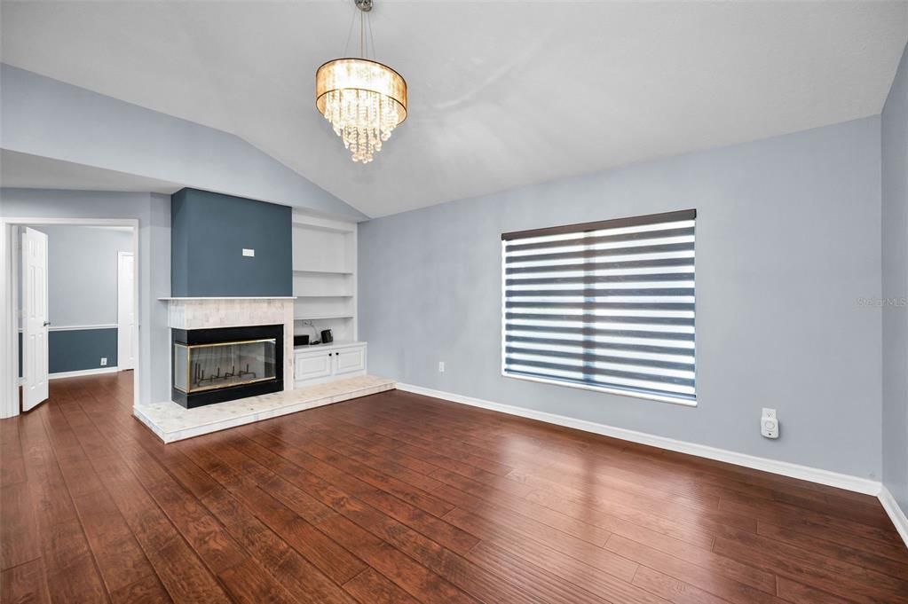 Activo con contrato: $814,900 (4 camas, 3 baños, 2396 Pies cuadrados)