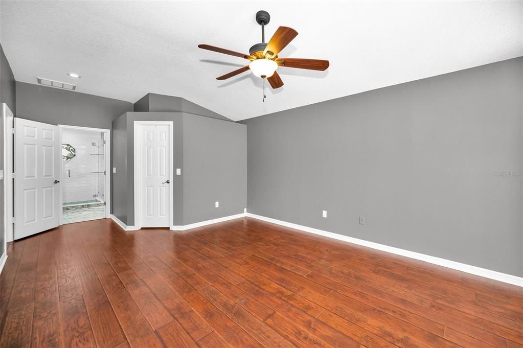 Activo con contrato: $814,900 (4 camas, 3 baños, 2396 Pies cuadrados)