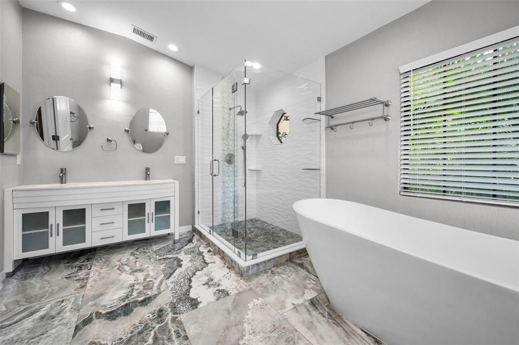 Activo con contrato: $814,900 (4 camas, 3 baños, 2396 Pies cuadrados)