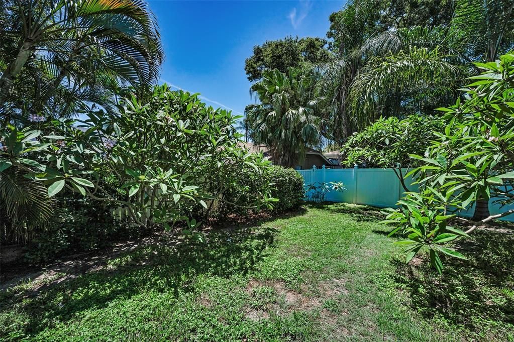 Activo con contrato: $814,900 (4 camas, 3 baños, 2396 Pies cuadrados)