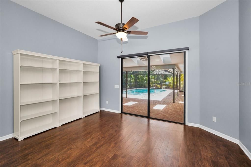 Activo con contrato: $814,900 (4 camas, 3 baños, 2396 Pies cuadrados)