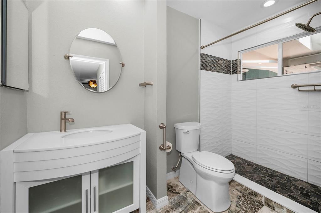 Activo con contrato: $814,900 (4 camas, 3 baños, 2396 Pies cuadrados)