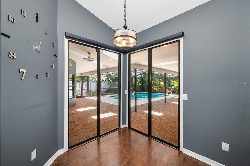 Activo con contrato: $814,900 (4 camas, 3 baños, 2396 Pies cuadrados)