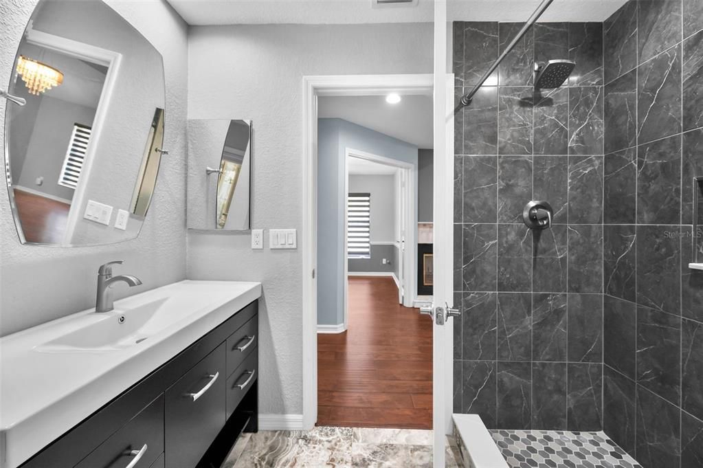 Activo con contrato: $814,900 (4 camas, 3 baños, 2396 Pies cuadrados)