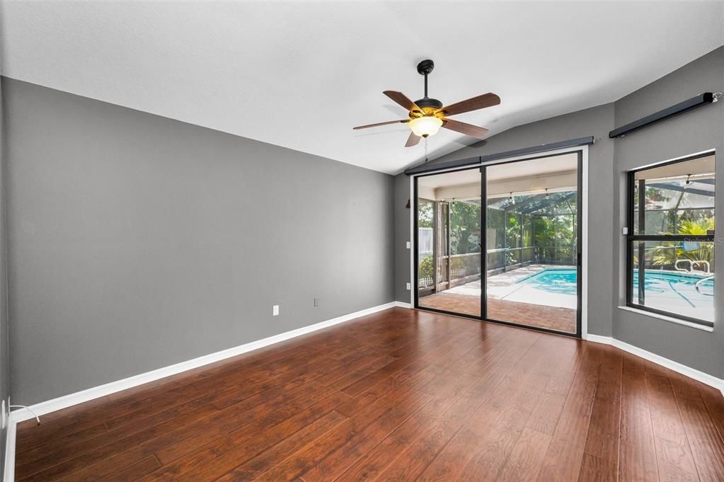 Activo con contrato: $814,900 (4 camas, 3 baños, 2396 Pies cuadrados)