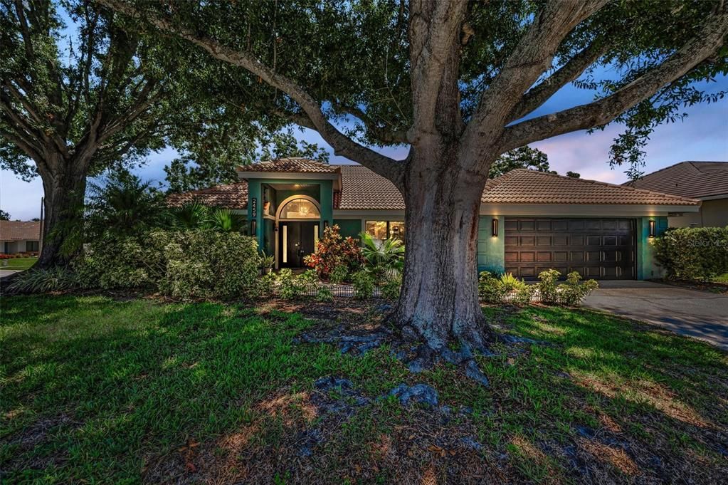 Activo con contrato: $814,900 (4 camas, 3 baños, 2396 Pies cuadrados)