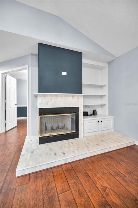 Activo con contrato: $814,900 (4 camas, 3 baños, 2396 Pies cuadrados)