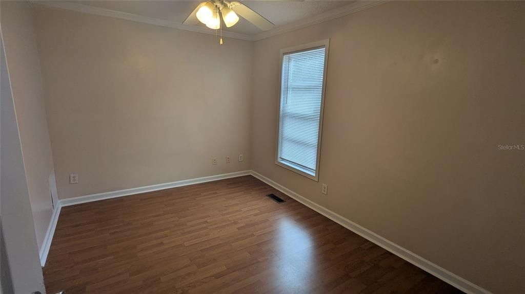 合同活跃: $1,250 (2 贝兹, 2 浴室, 800 平方英尺)