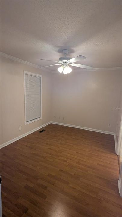 合同活跃: $1,250 (2 贝兹, 2 浴室, 800 平方英尺)