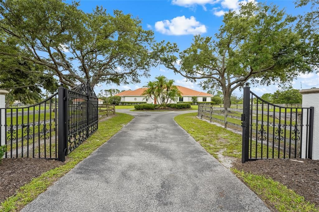 For Sale: $1,745,000 (6 beds, 3 baths, 5285 Square Feet)