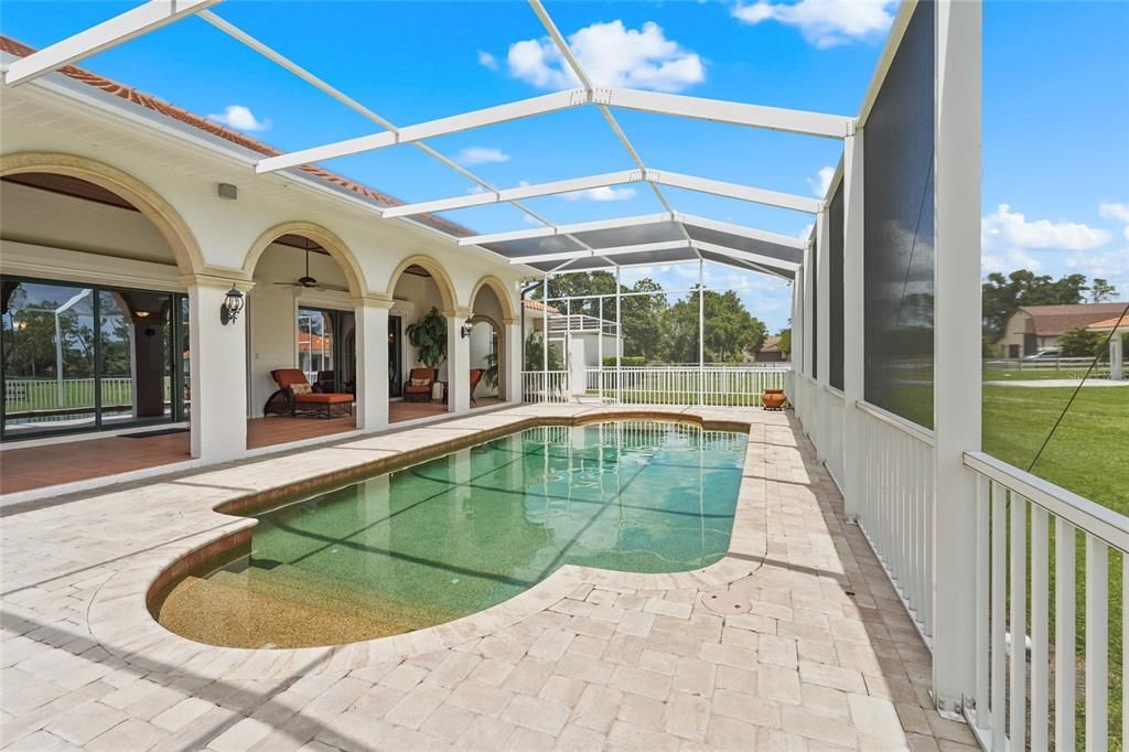 For Sale: $1,745,000 (6 beds, 3 baths, 5285 Square Feet)