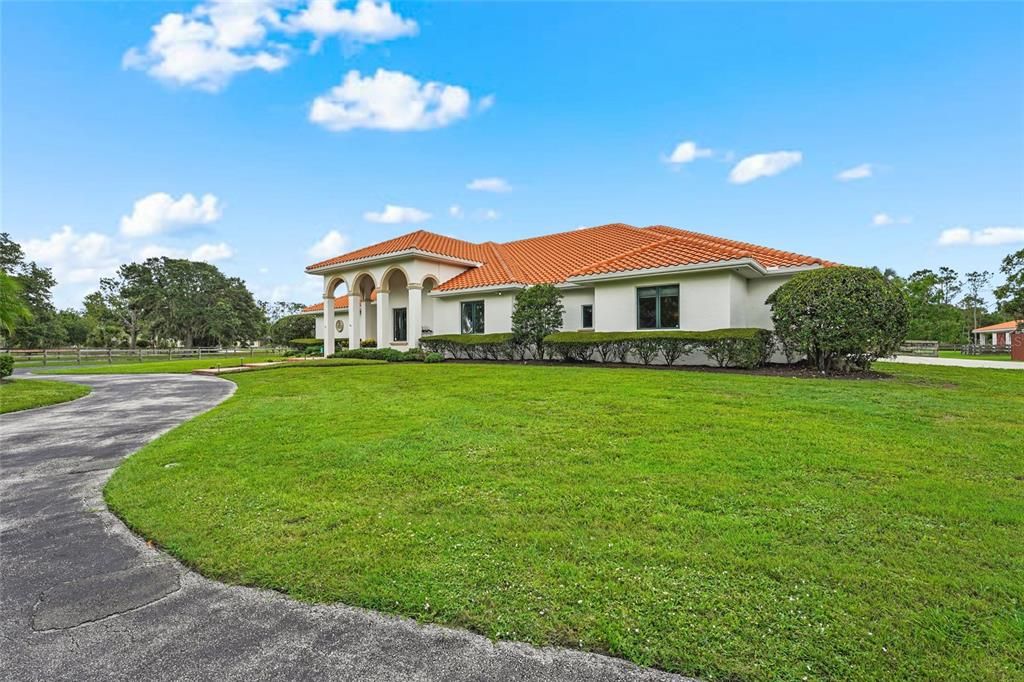 For Sale: $1,745,000 (6 beds, 3 baths, 5285 Square Feet)