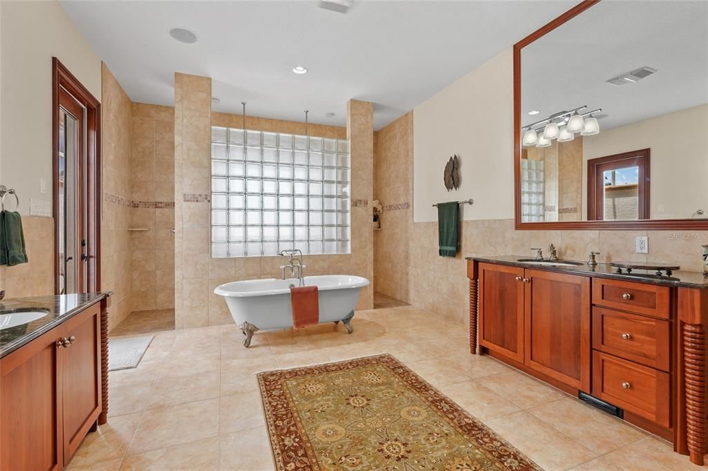 For Sale: $1,745,000 (6 beds, 3 baths, 5285 Square Feet)