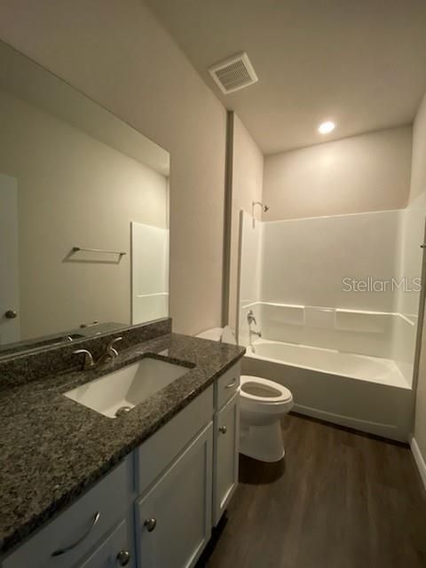 合同活跃: $1,595 (3 贝兹, 2 浴室, 1606 平方英尺)