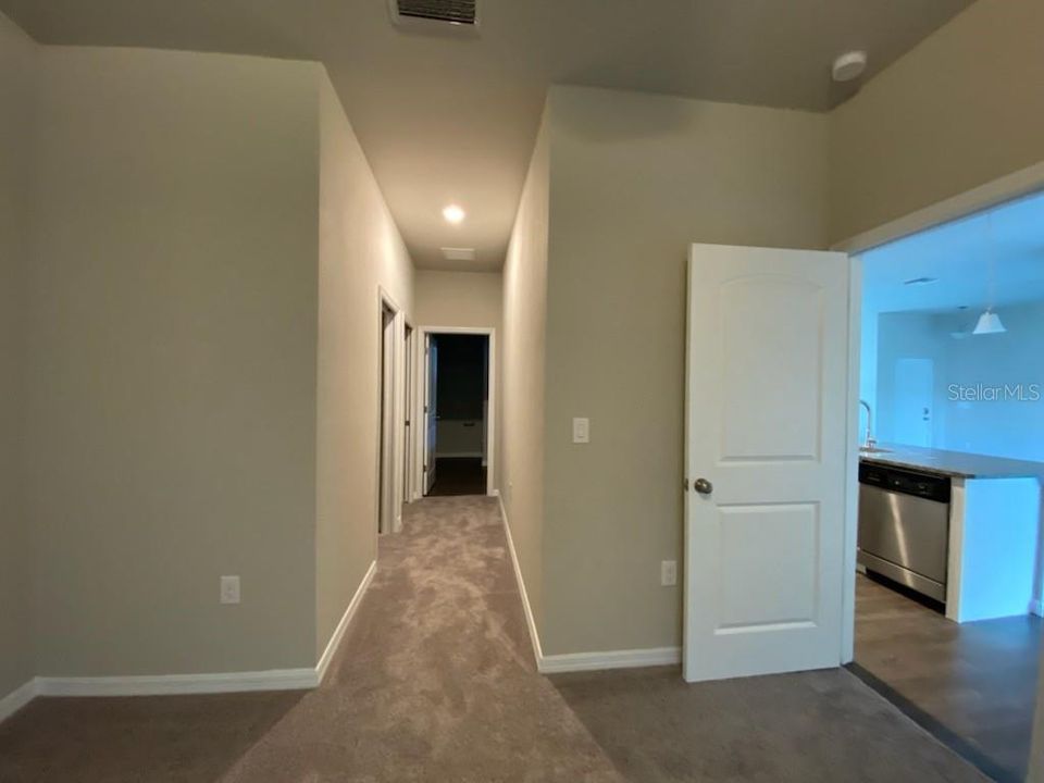 合同活跃: $1,595 (3 贝兹, 2 浴室, 1606 平方英尺)