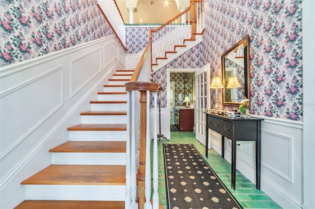 For Sale: $1,395,000 (3 beds, 3 baths, 2700 Square Feet)