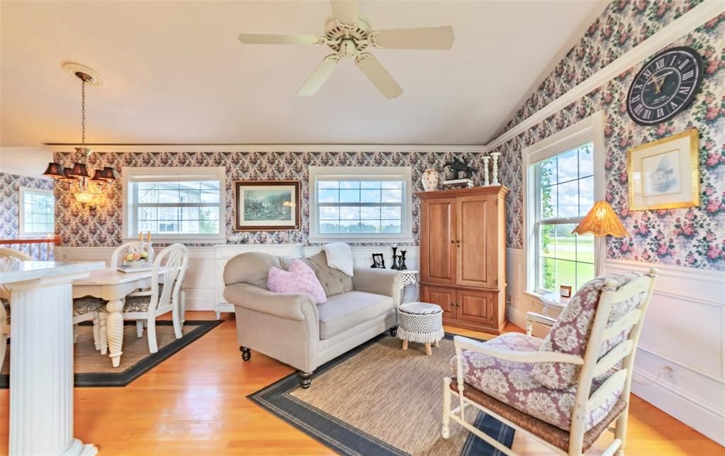 For Sale: $1,395,000 (3 beds, 3 baths, 2700 Square Feet)