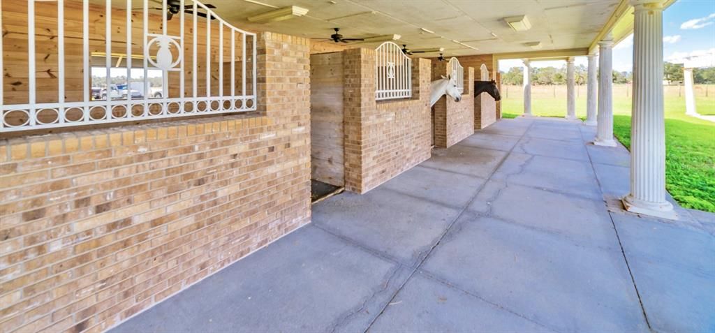 For Sale: $1,395,000 (3 beds, 3 baths, 2700 Square Feet)