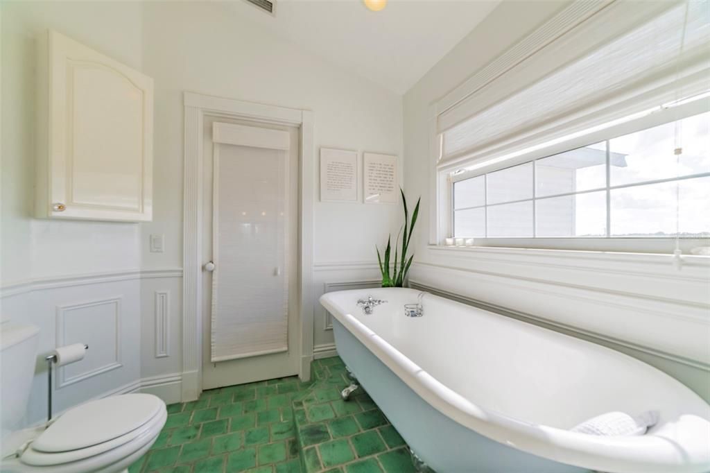 For Sale: $1,395,000 (3 beds, 3 baths, 2700 Square Feet)