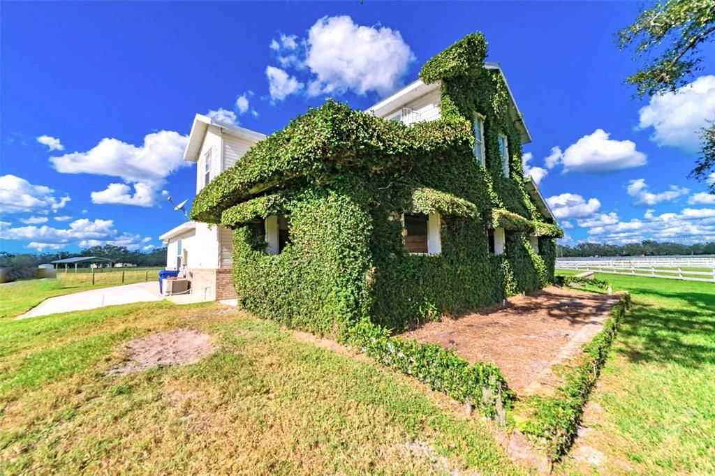 For Sale: $1,395,000 (3 beds, 3 baths, 2700 Square Feet)