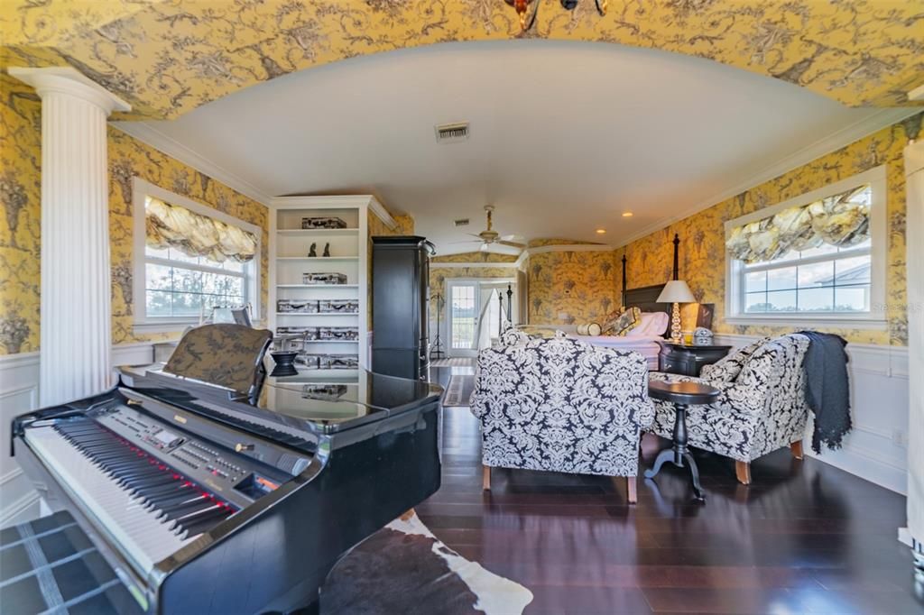 For Sale: $1,395,000 (3 beds, 3 baths, 2700 Square Feet)