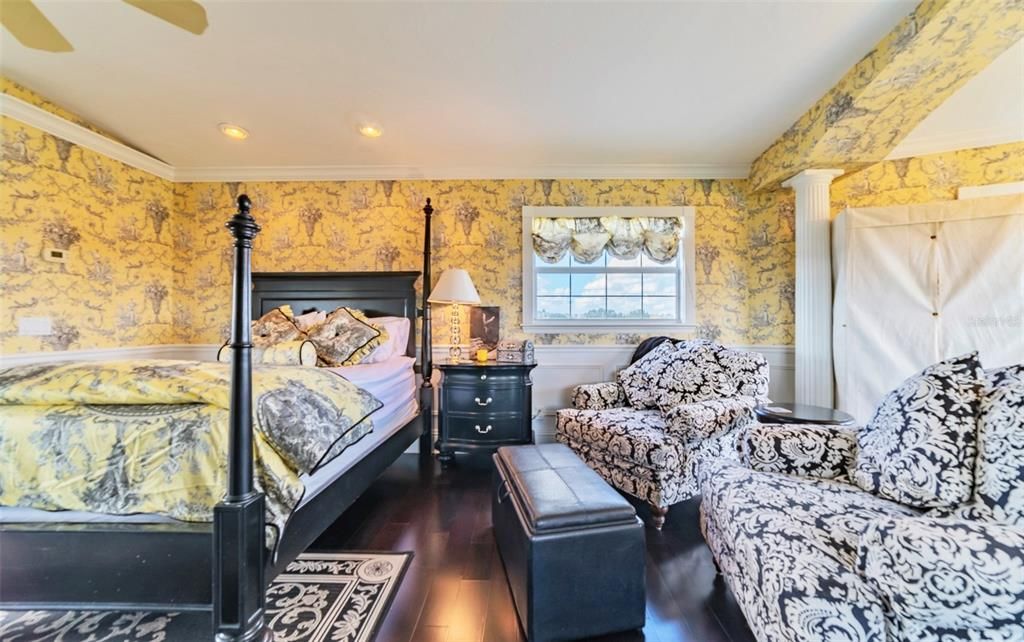 For Sale: $1,395,000 (3 beds, 3 baths, 2700 Square Feet)