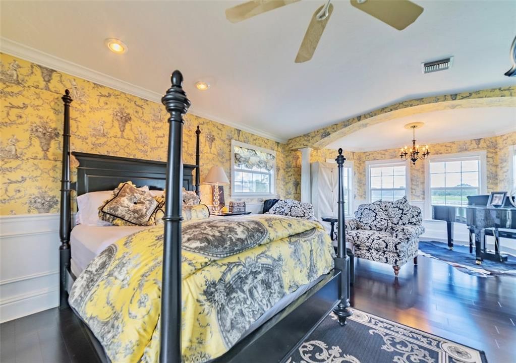 For Sale: $1,395,000 (3 beds, 3 baths, 2700 Square Feet)