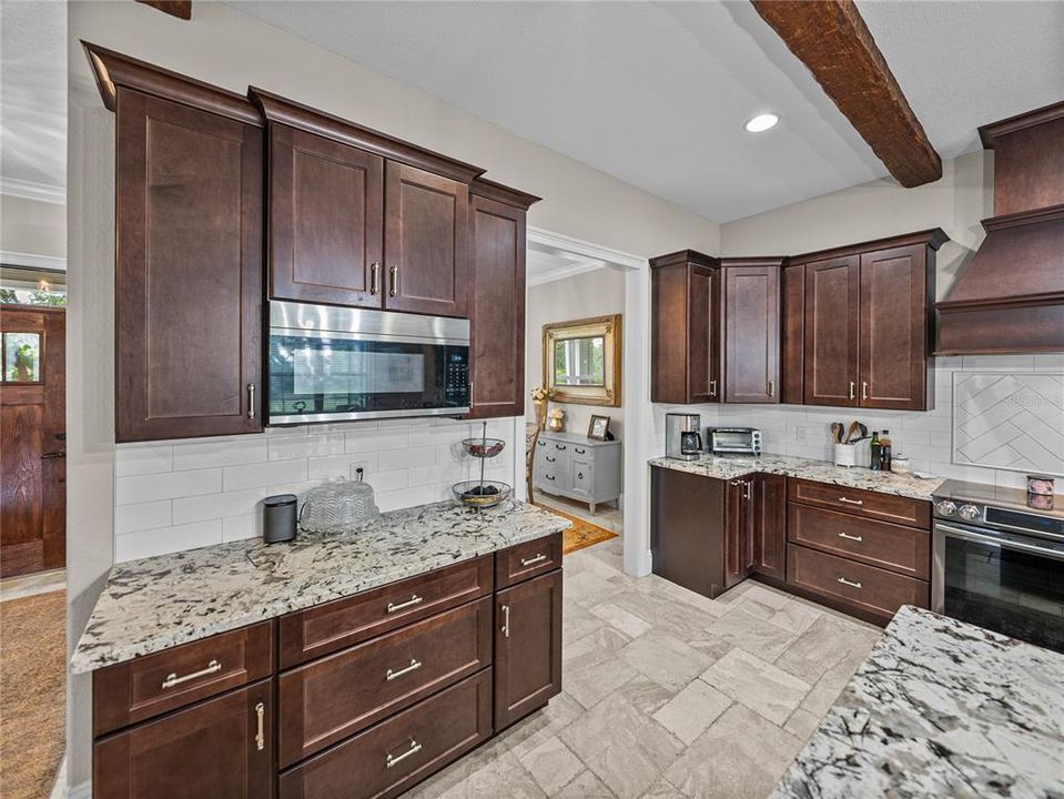 待售: $799,000 (4 贝兹, 2 浴室, 2601 平方英尺)